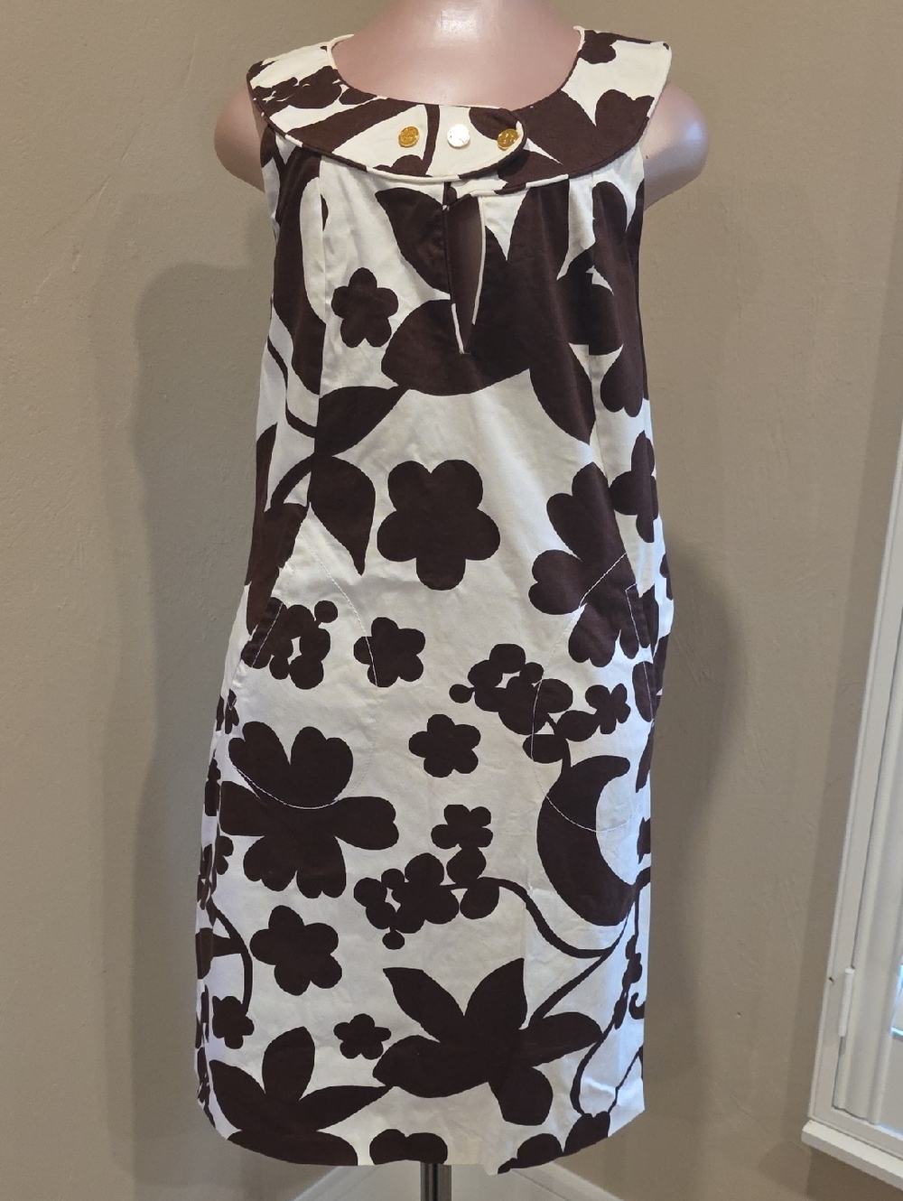 Tori Burch Sleeveless Floral Shift Dress in White & Dark Brown